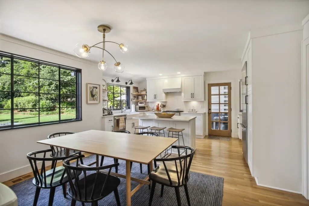 401 Pine Forest Road Ne, Sandy Springs, Georgia 30342, 3 Bedrooms Bedrooms, ,3 BathroomsBathrooms,Residential,Sold,401 Pine Forest Road Ne,7066380