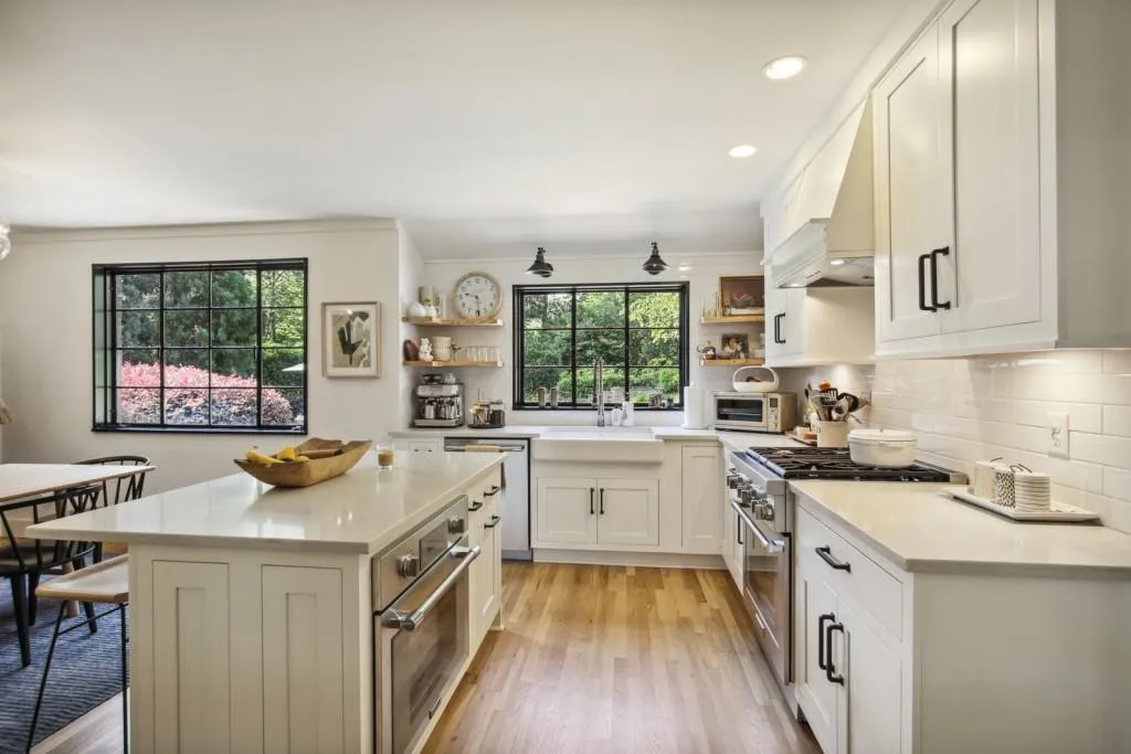 401 Pine Forest Road Ne, Sandy Springs, Georgia 30342, 3 Bedrooms Bedrooms, ,3 BathroomsBathrooms,Residential,Sold,401 Pine Forest Road Ne,7066380