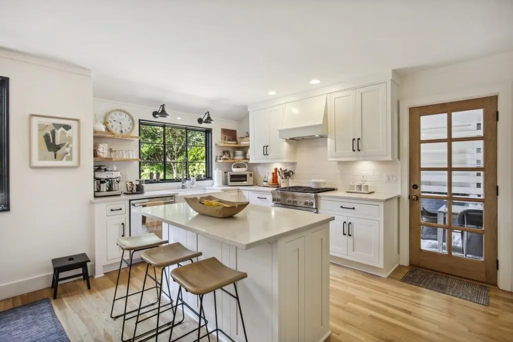 401 Pine Forest Road Ne, Sandy Springs, Georgia 30342, 3 Bedrooms Bedrooms, ,3 BathroomsBathrooms,Residential,Sold,401 Pine Forest Road Ne,7066380