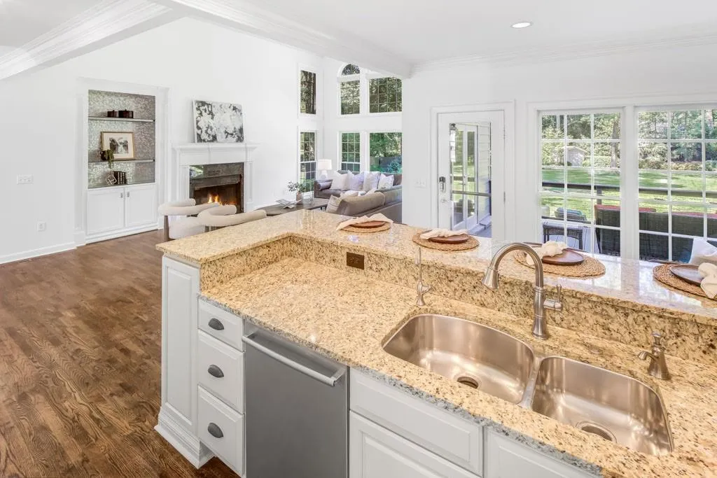 4174 Powers Ferry Road Nw, Atlanta, Georgia 30342, 5 Bedrooms Bedrooms, ,3 BathroomsBathrooms,Residential,For Sale,4174 Powers Ferry Road Nw,7625655