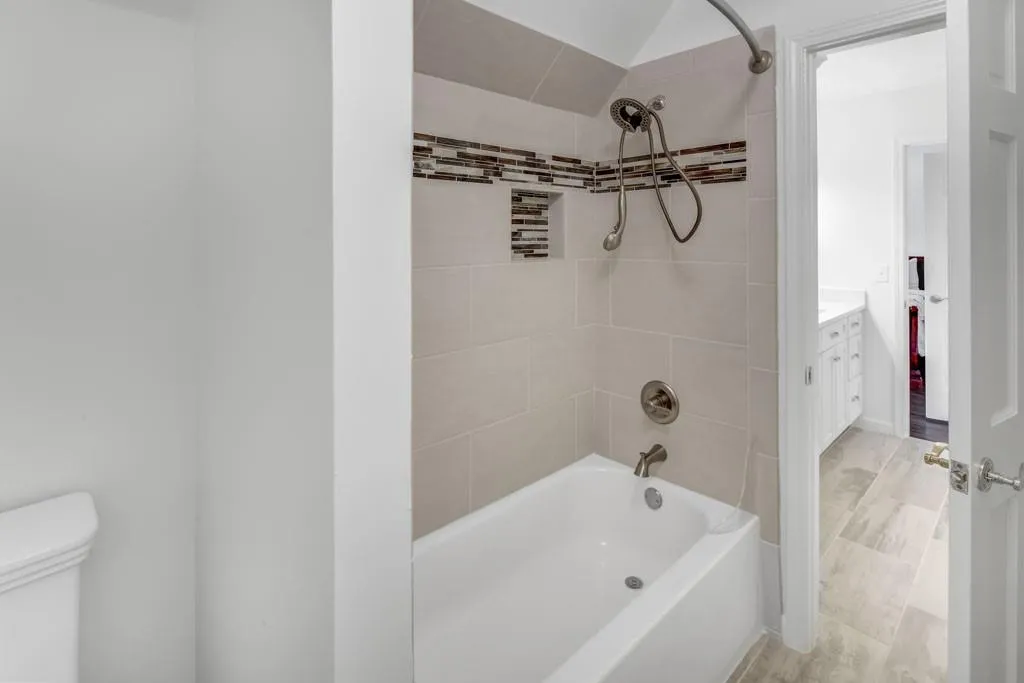 4174 Powers Ferry Road Nw, Atlanta, Georgia 30342, 5 Bedrooms Bedrooms, ,3 BathroomsBathrooms,Residential,For Sale,4174 Powers Ferry Road Nw,7625655