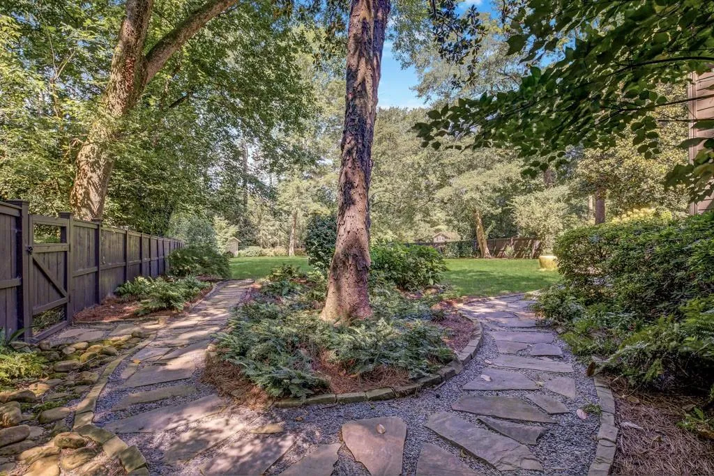 4174 Powers Ferry Road Nw, Atlanta, Georgia 30342, 5 Bedrooms Bedrooms, ,3 BathroomsBathrooms,Residential,For Sale,4174 Powers Ferry Road Nw,7625655