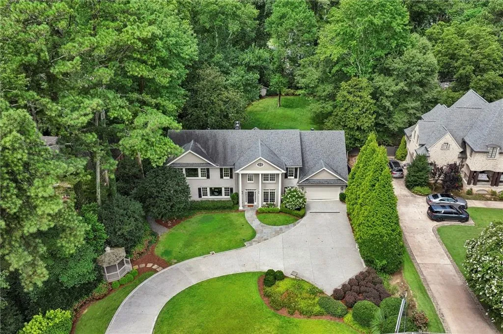 4174 Powers Ferry Road Nw, Atlanta, Georgia 30342, 5 Bedrooms Bedrooms, ,3 BathroomsBathrooms,Residential,For Sale,4174 Powers Ferry Road Nw,7625655