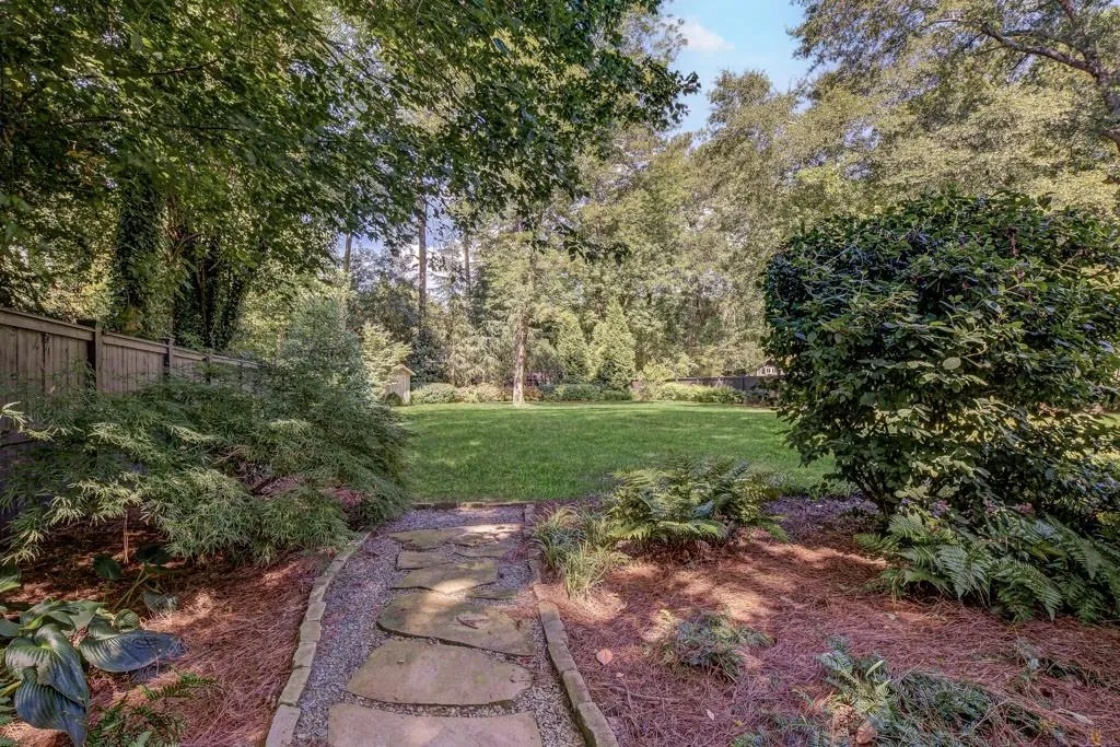 4174 Powers Ferry Road Nw, Atlanta, Georgia 30342, 5 Bedrooms Bedrooms, ,3 BathroomsBathrooms,Residential,For Sale,4174 Powers Ferry Road Nw,7625655