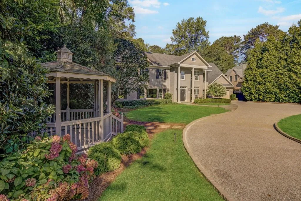 4174 Powers Ferry Road Nw, Atlanta, Georgia 30342, 5 Bedrooms Bedrooms, ,3 BathroomsBathrooms,Residential,For Sale,4174 Powers Ferry Road Nw,7625655