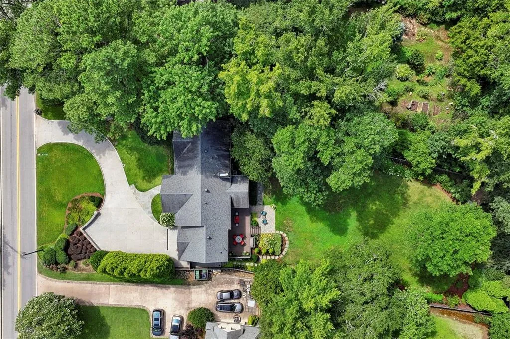 4174 Powers Ferry Road Nw, Atlanta, Georgia 30342, 5 Bedrooms Bedrooms, ,3 BathroomsBathrooms,Residential,For Sale,4174 Powers Ferry Road Nw,7625655