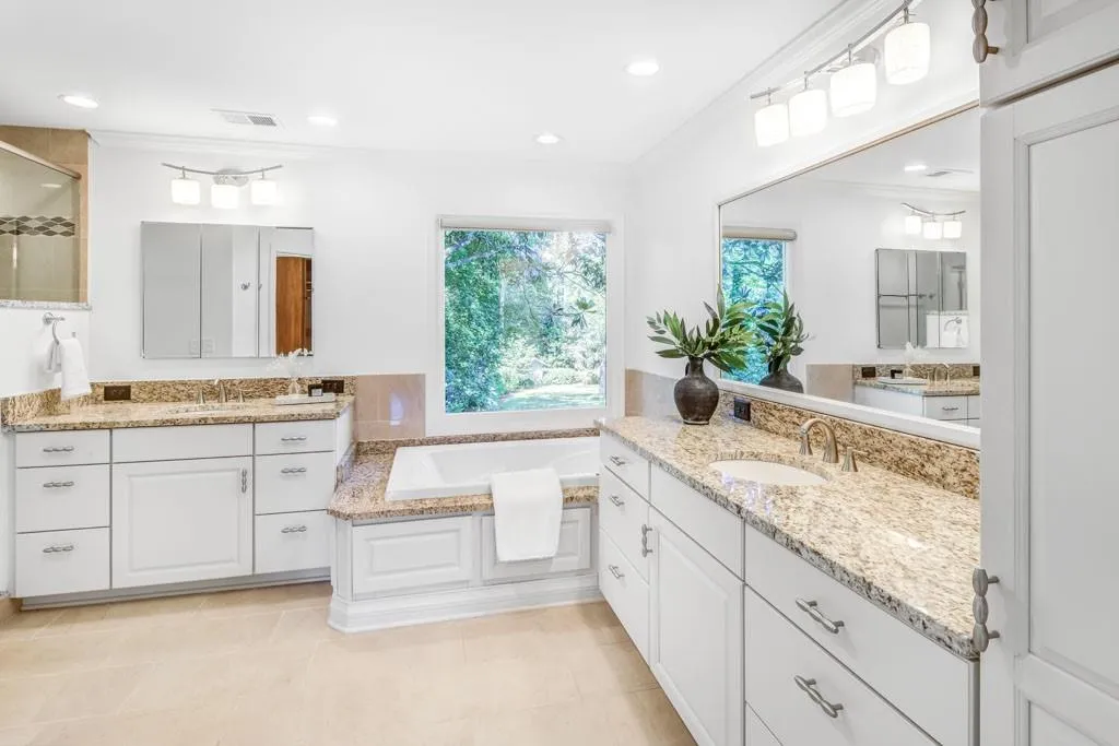 4174 Powers Ferry Road Nw, Atlanta, Georgia 30342, 5 Bedrooms Bedrooms, ,3 BathroomsBathrooms,Residential,For Sale,4174 Powers Ferry Road Nw,7625655