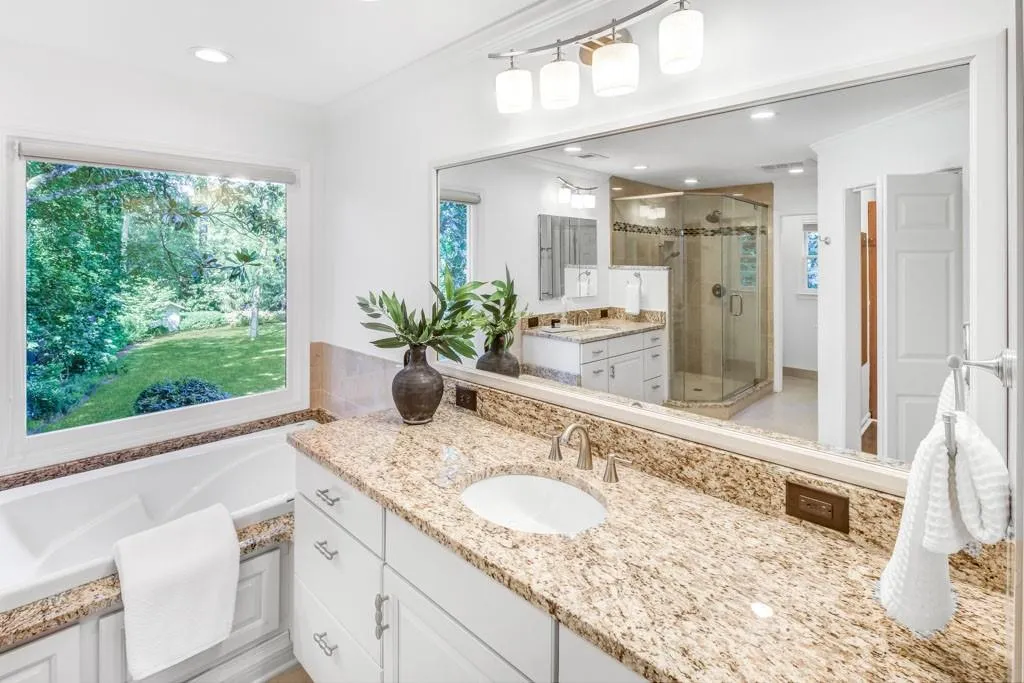 4174 Powers Ferry Road Nw, Atlanta, Georgia 30342, 5 Bedrooms Bedrooms, ,3 BathroomsBathrooms,Residential,For Sale,4174 Powers Ferry Road Nw,7625655