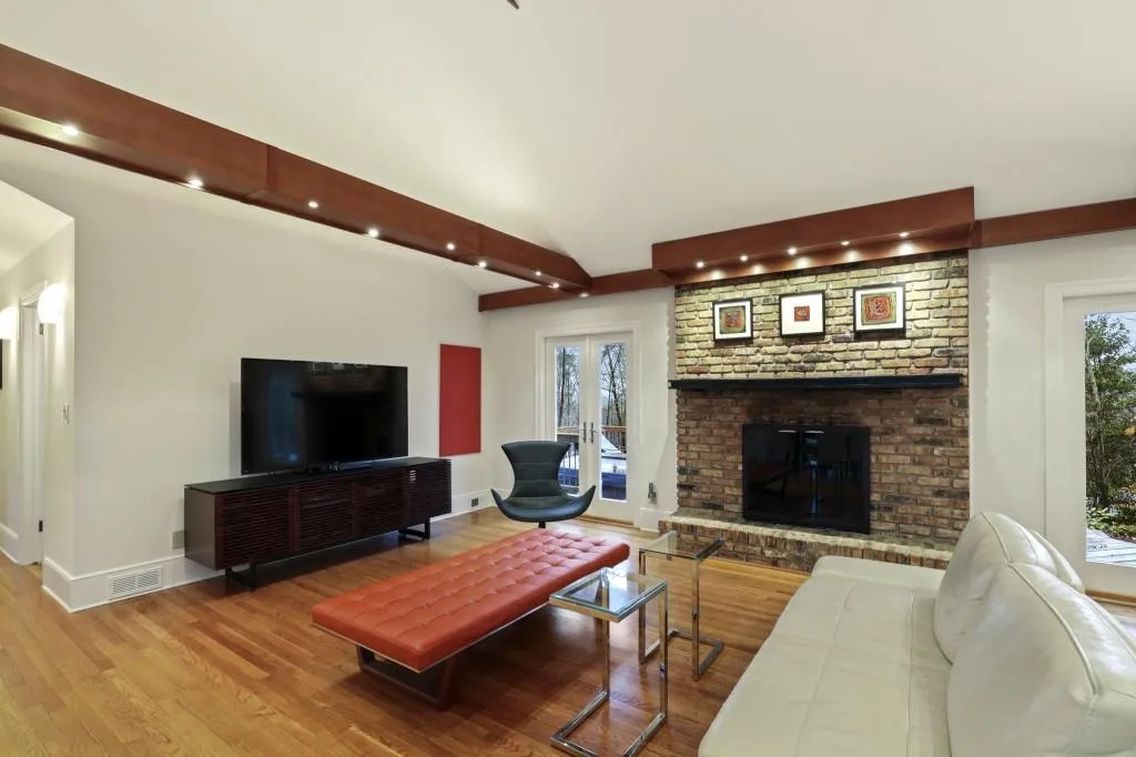 6380 Colewood Court, Atlanta, Georgia 30328, 3 Bedrooms Bedrooms, ,2 BathroomsBathrooms,Residential,Sold,6380 Colewood Court,6685641