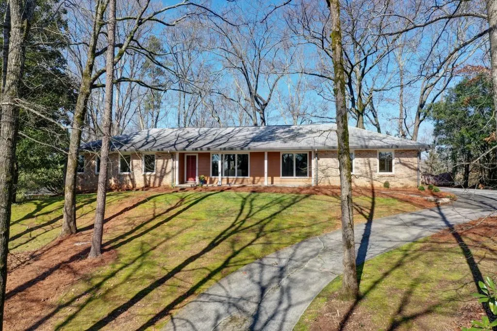 6380 Colewood Court, Atlanta, Georgia 30328, 3 Bedrooms Bedrooms, ,2 BathroomsBathrooms,Residential,Sold,6380 Colewood Court,6685641