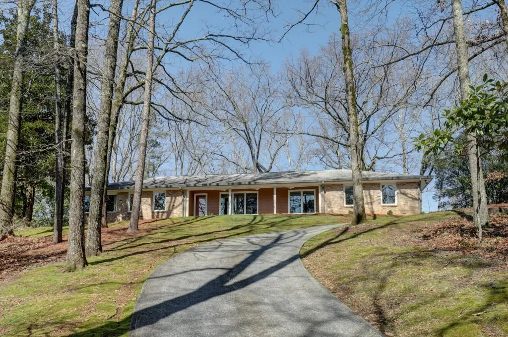 6380 Colewood Court, Atlanta, Georgia 30328, 3 Bedrooms Bedrooms, ,2 BathroomsBathrooms,Residential,Sold,6380 Colewood Court,6685641