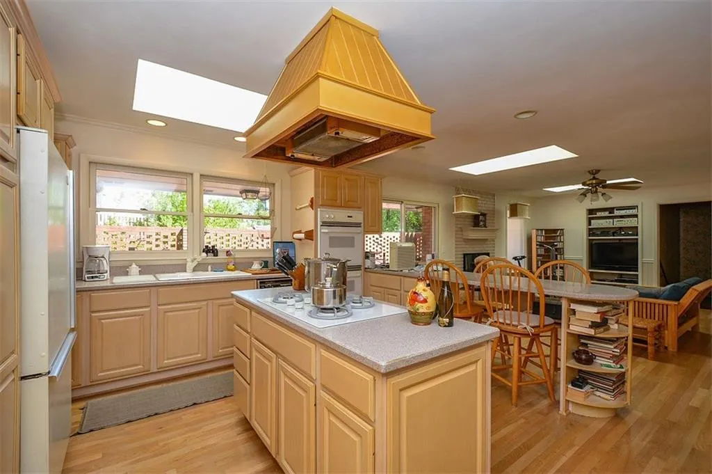 5865 Greenbrier Road, Atlanta, Georgia 30328, 4 Bedrooms Bedrooms, ,2 BathroomsBathrooms,Residential,Sold,5865 Greenbrier Road,5678607