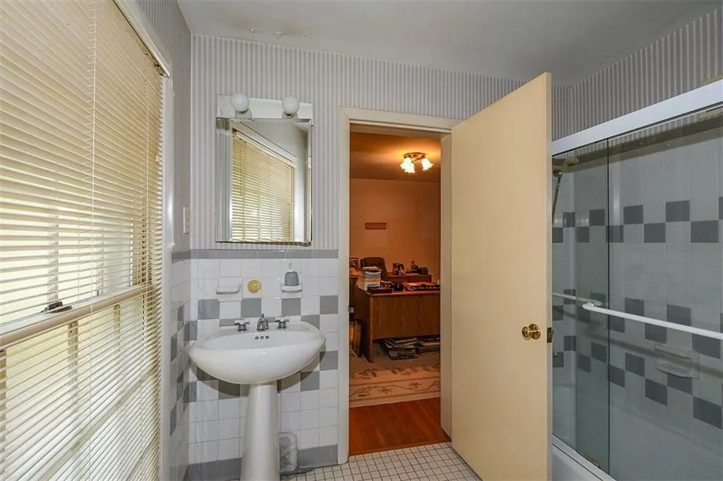5865 Greenbrier Road, Atlanta, Georgia 30328, 4 Bedrooms Bedrooms, ,2 BathroomsBathrooms,Residential,Sold,5865 Greenbrier Road,5678607