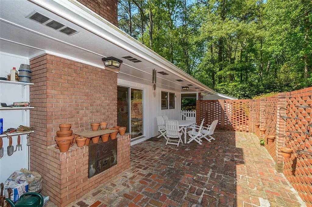 5865 Greenbrier Road, Atlanta, Georgia 30328, 4 Bedrooms Bedrooms, ,2 BathroomsBathrooms,Residential,Sold,5865 Greenbrier Road,5678607