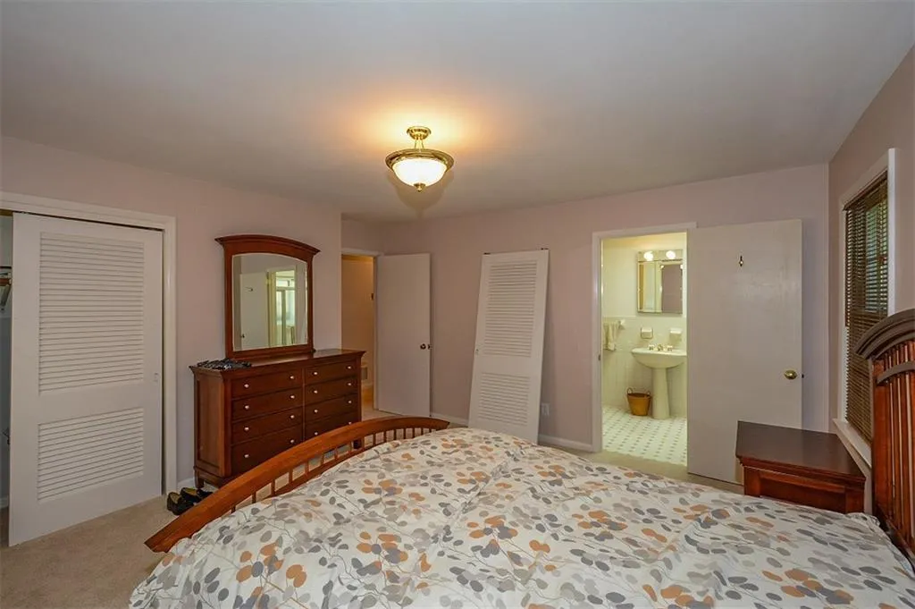 5865 Greenbrier Road, Atlanta, Georgia 30328, 4 Bedrooms Bedrooms, ,2 BathroomsBathrooms,Residential,Sold,5865 Greenbrier Road,5678607