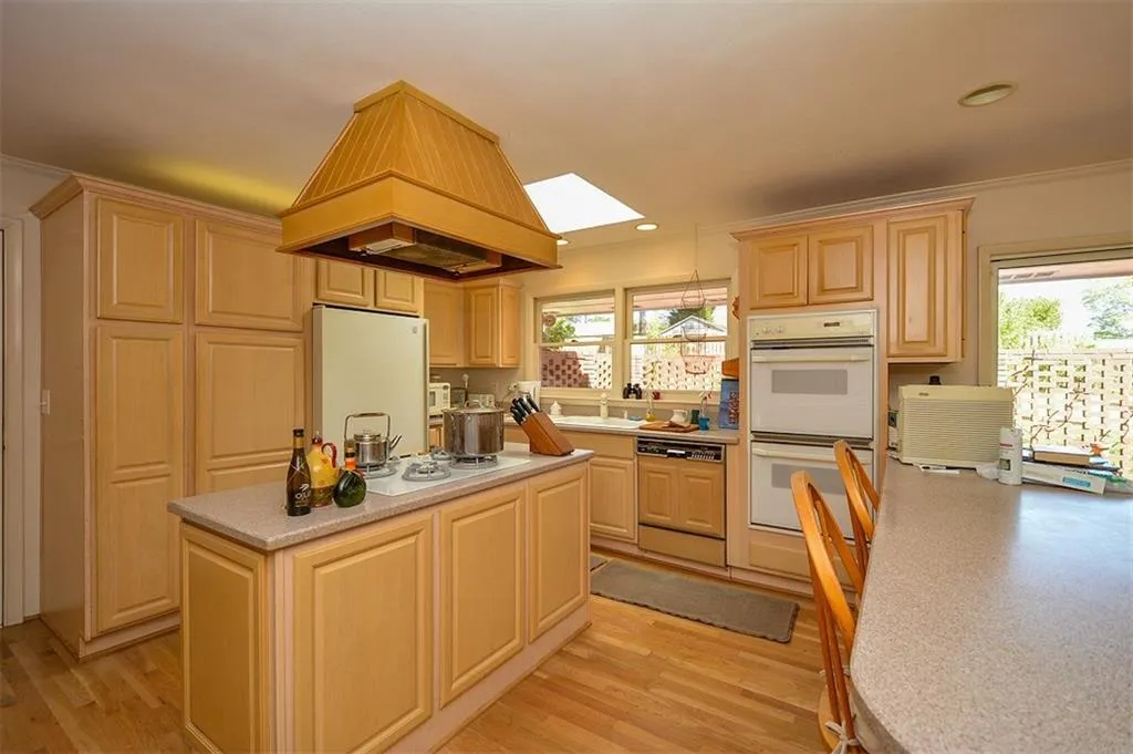 5865 Greenbrier Road, Atlanta, Georgia 30328, 4 Bedrooms Bedrooms, ,2 BathroomsBathrooms,Residential,Sold,5865 Greenbrier Road,5678607