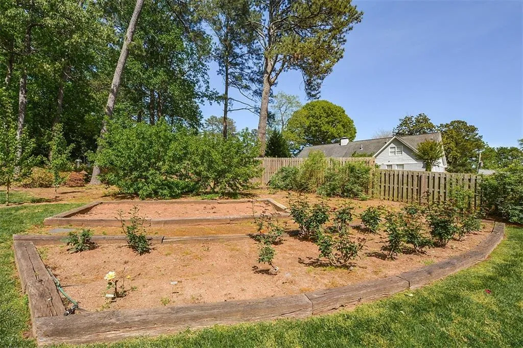 5865 Greenbrier Road, Atlanta, Georgia 30328, 4 Bedrooms Bedrooms, ,2 BathroomsBathrooms,Residential,Sold,5865 Greenbrier Road,5678607