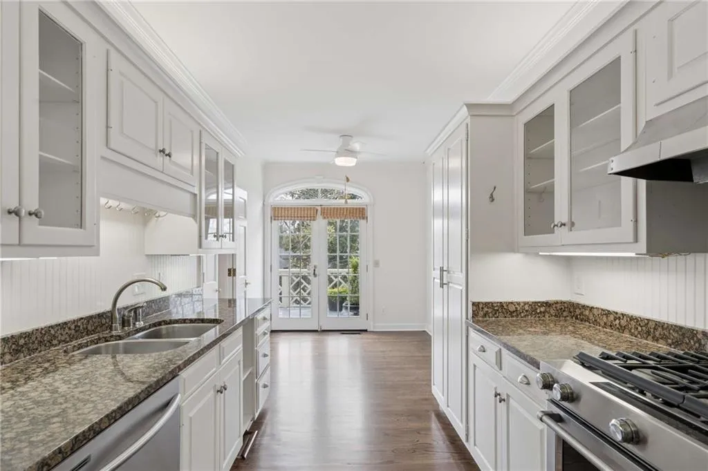 Large eat in kitchen