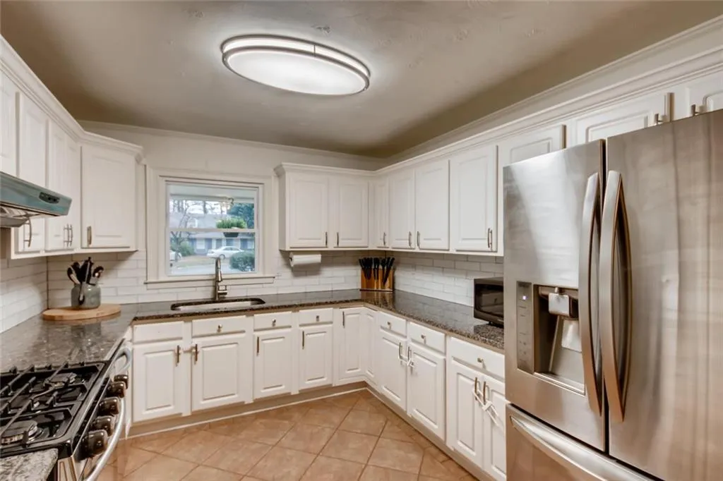 175 Chaseland Road, Atlanta, Georgia 30328, 3 Bedrooms Bedrooms, ,2 BathroomsBathrooms,Residential,Sold,175 Chaseland Road,6685506