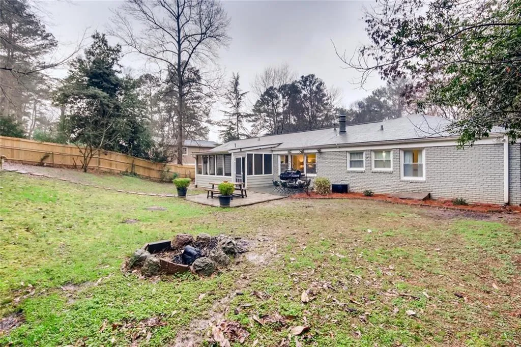 175 Chaseland Road, Atlanta, Georgia 30328, 3 Bedrooms Bedrooms, ,2 BathroomsBathrooms,Residential,Sold,175 Chaseland Road,6685506
