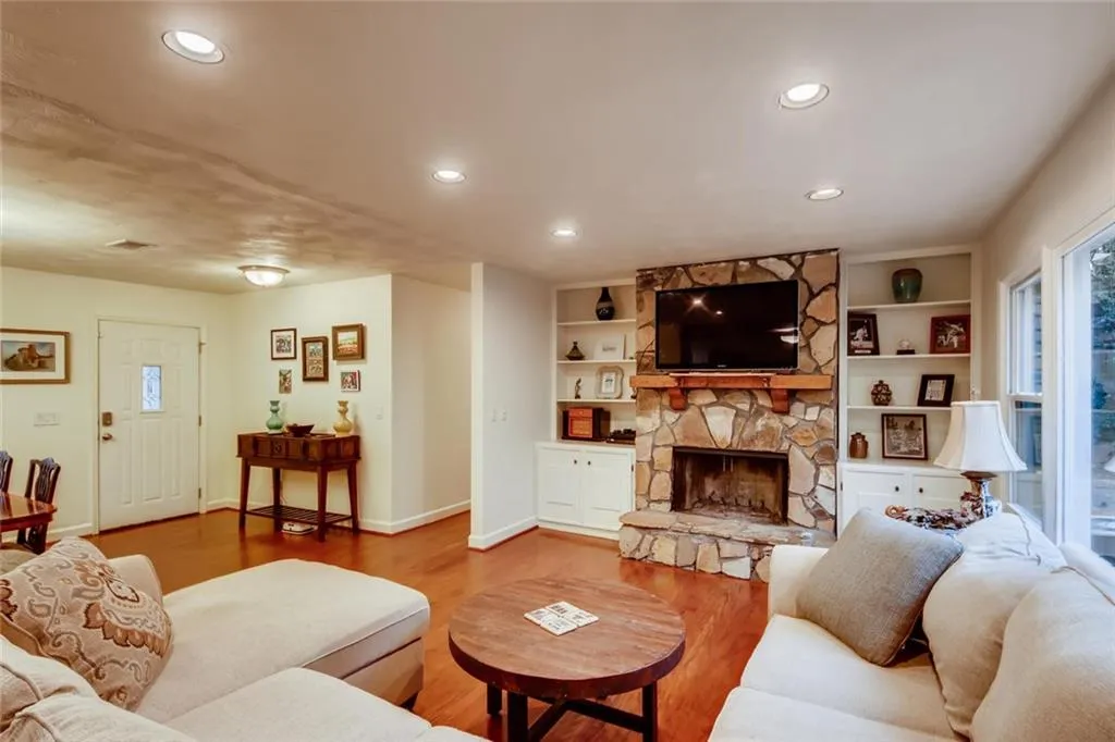 175 Chaseland Road, Atlanta, Georgia 30328, 3 Bedrooms Bedrooms, ,2 BathroomsBathrooms,Residential,Sold,175 Chaseland Road,6685506