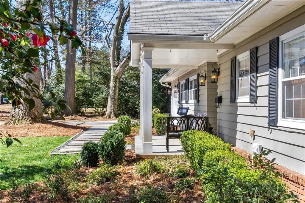 436 Carolwood Lane, Atlanta, Georgia 30342, 3 Bedrooms Bedrooms, ,2 BathroomsBathrooms,Residential,Sold,436 Carolwood Lane,7536859
