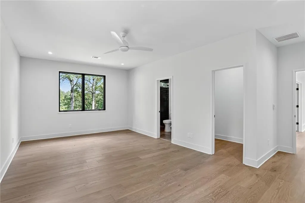 One of the 4 secondary bedrooms.