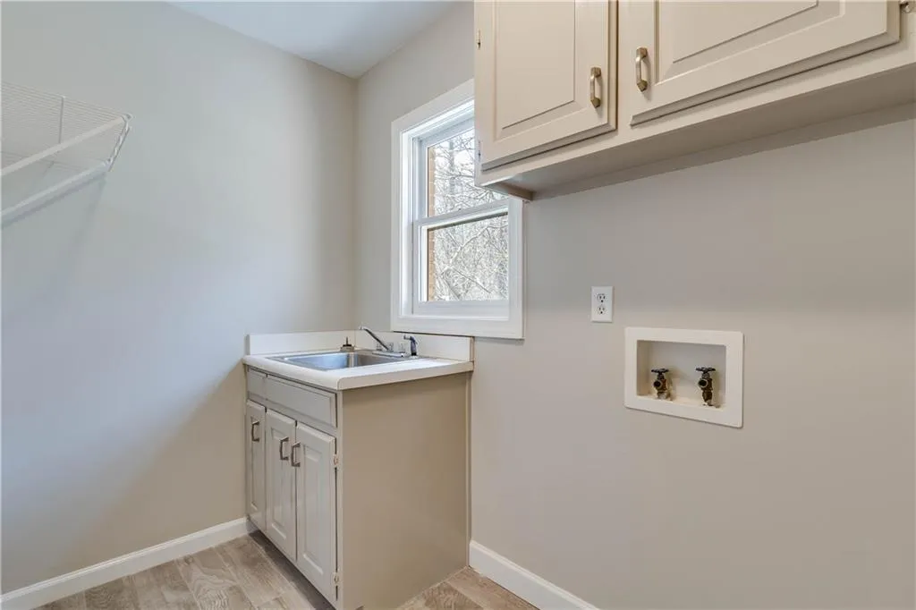 430 Waterridge Court, Sandy Springs, Georgia 30350, 4 Bedrooms Bedrooms, ,4 BathroomsBathrooms,Residential,Sold,430 Waterridge Court,6016026