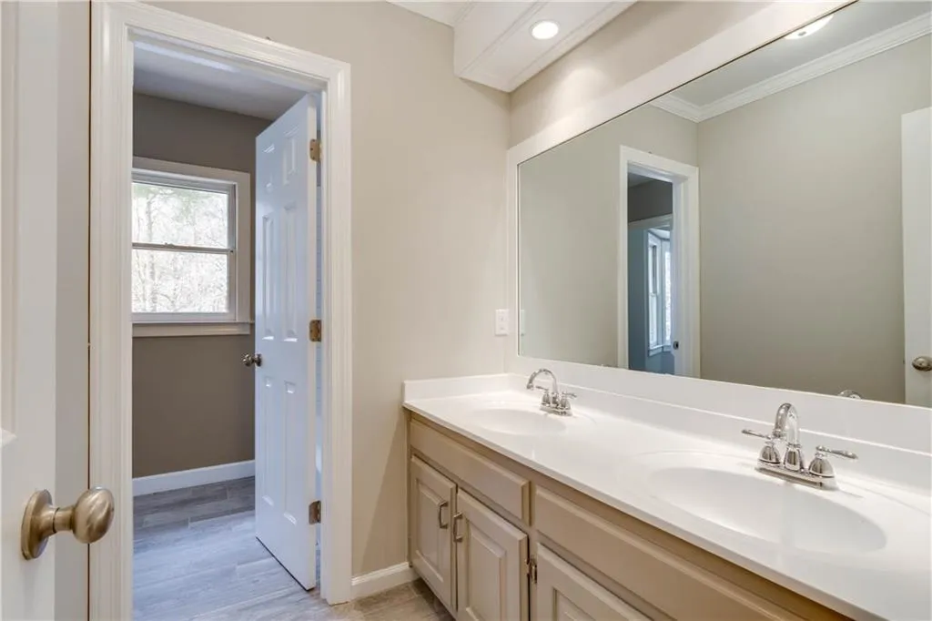 430 Waterridge Court, Sandy Springs, Georgia 30350, 4 Bedrooms Bedrooms, ,4 BathroomsBathrooms,Residential,Sold,430 Waterridge Court,6016026