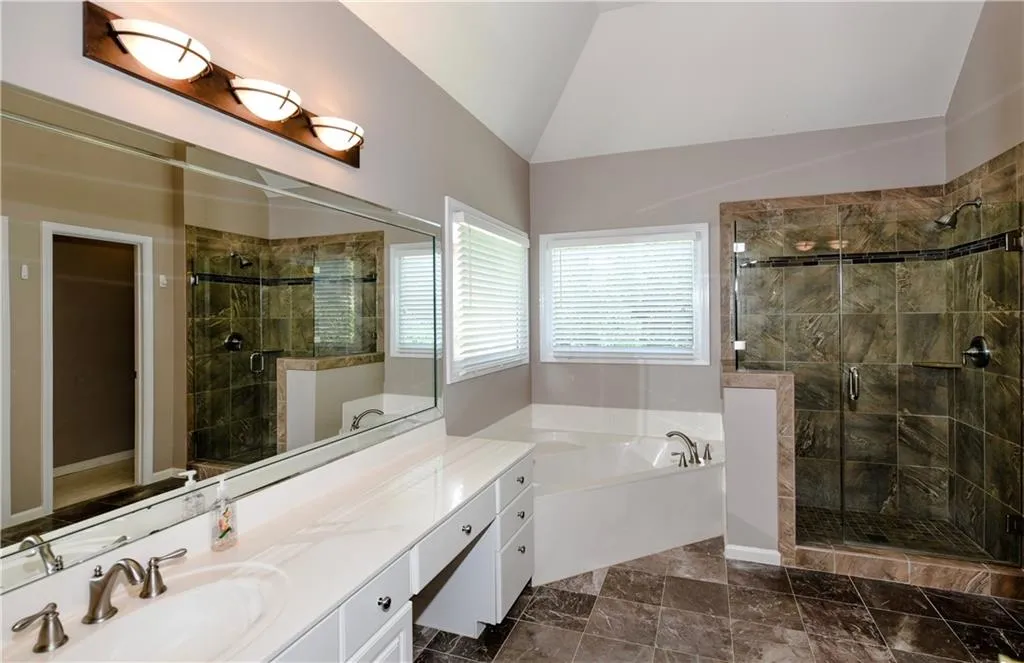 275 Windsor Gate Cove, Atlanta, Georgia 30342, 4 Bedrooms Bedrooms, ,3 BathroomsBathrooms,Residential,Sold,275 Windsor Gate Cove,6614931