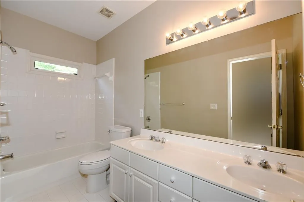 275 Windsor Gate Cove, Atlanta, Georgia 30342, 4 Bedrooms Bedrooms, ,3 BathroomsBathrooms,Residential,Sold,275 Windsor Gate Cove,6614931