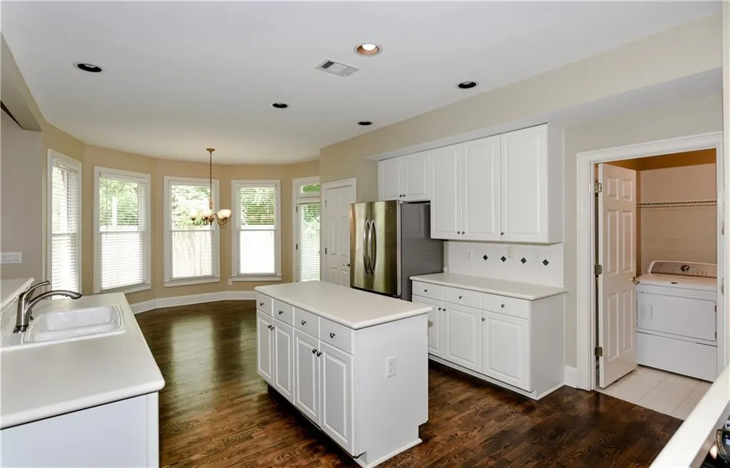 275 Windsor Gate Cove, Atlanta, Georgia 30342, 4 Bedrooms Bedrooms, ,3 BathroomsBathrooms,Residential,Sold,275 Windsor Gate Cove,6614931