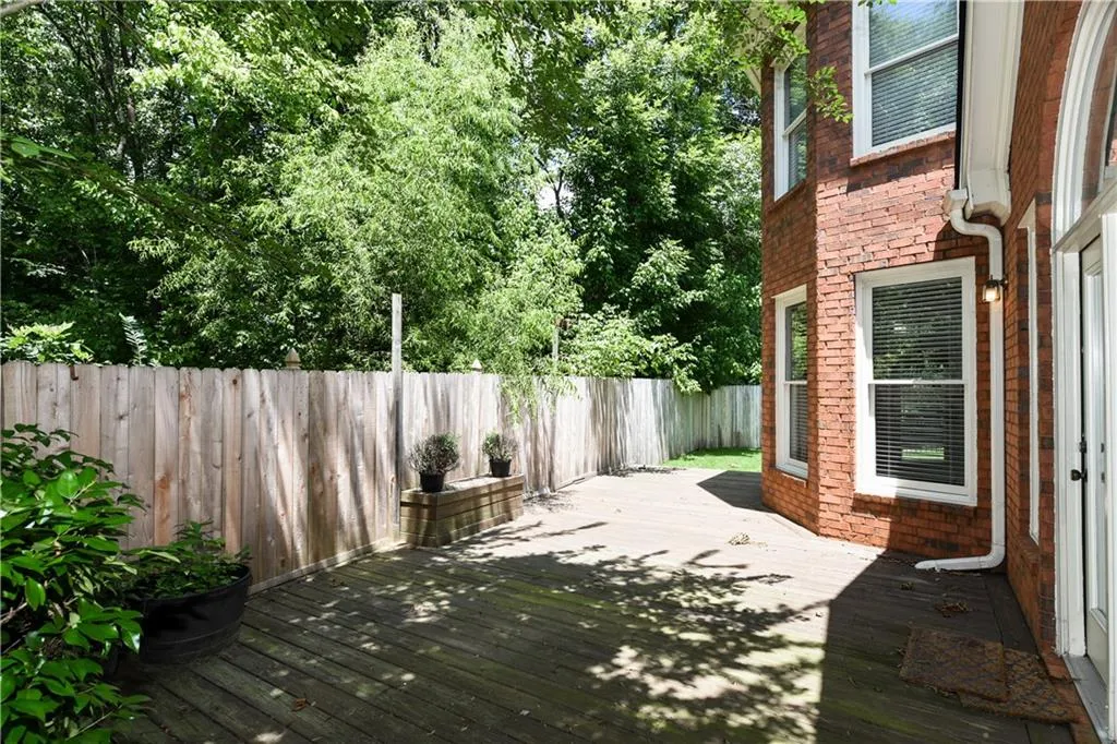 275 Windsor Gate Cove, Atlanta, Georgia 30342, 4 Bedrooms Bedrooms, ,3 BathroomsBathrooms,Residential,Sold,275 Windsor Gate Cove,6614931