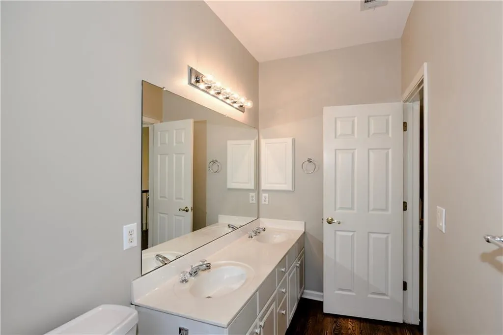275 Windsor Gate Cove, Atlanta, Georgia 30342, 4 Bedrooms Bedrooms, ,3 BathroomsBathrooms,Residential,Sold,275 Windsor Gate Cove,6614931