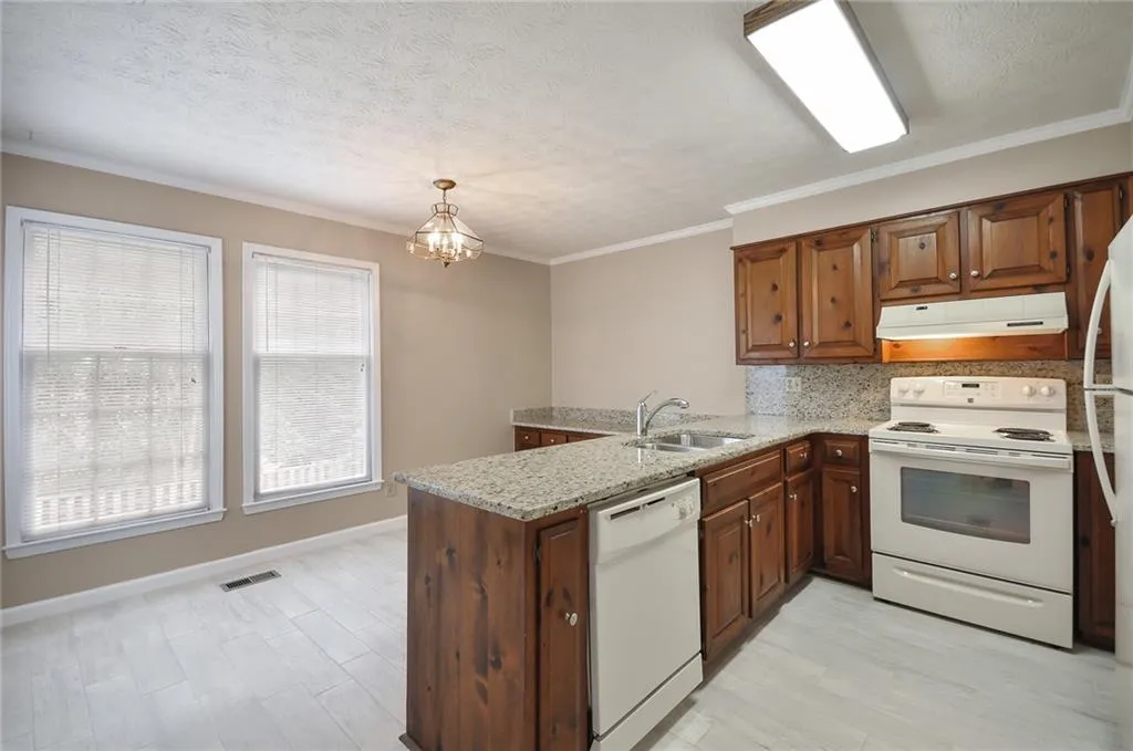 9008 Carroll Manor Drive, Sandy Springs, Georgia 30350, 3 Bedrooms Bedrooms, ,2 BathroomsBathrooms,Residential,Sold,9008 Carroll Manor Drive,6721753