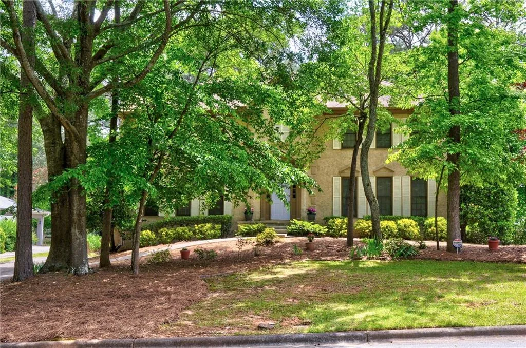 9008 Carroll Manor Drive, Sandy Springs, Georgia 30350, 3 Bedrooms Bedrooms, ,2 BathroomsBathrooms,Residential,Sold,9008 Carroll Manor Drive,6721753