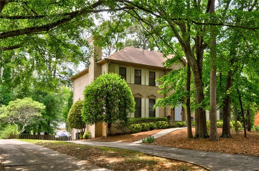 9008 Carroll Manor Drive, Sandy Springs, Georgia 30350, 3 Bedrooms Bedrooms, ,2 BathroomsBathrooms,Residential,Sold,9008 Carroll Manor Drive,6721753