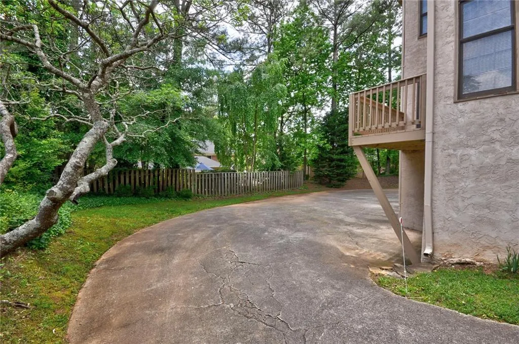 9008 Carroll Manor Drive, Sandy Springs, Georgia 30350, 3 Bedrooms Bedrooms, ,2 BathroomsBathrooms,Residential,Sold,9008 Carroll Manor Drive,6721753