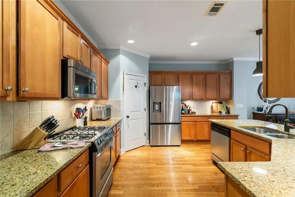 1925 Brantley Walk Lane Nw, Atlanta, Georgia 30318, 3 Bedrooms Bedrooms, ,2 BathroomsBathrooms,Residential,For Sale,1925 Brantley Walk Lane Nw,7633037