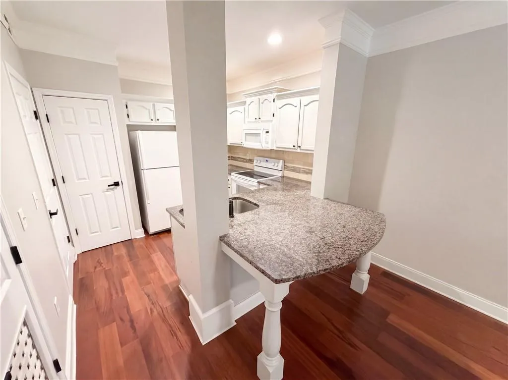 2700 Pine Tree Road Ne Unit 3006, Atlanta, Georgia 30324, 1 Bedroom Bedrooms, 0 ,1 BathroomBathrooms,Residential,For Sale,2700 Pine Tree Road Ne Unit 3006,7722111