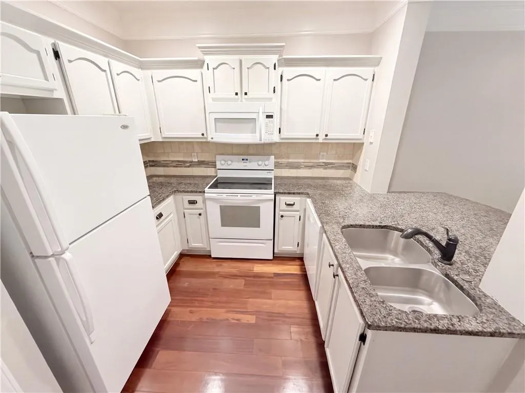 2700 Pine Tree Road Ne Unit 3006, Atlanta, Georgia 30324, 1 Bedroom Bedrooms, 0 ,1 BathroomBathrooms,Residential,For Sale,2700 Pine Tree Road Ne Unit 3006,7722111