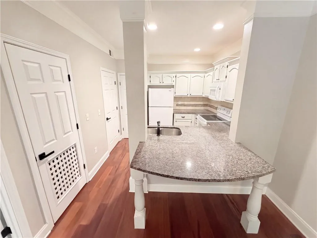 2700 Pine Tree Road Ne Unit 3006, Atlanta, Georgia 30324, 1 Bedroom Bedrooms, 0 ,1 BathroomBathrooms,Residential,For Sale,2700 Pine Tree Road Ne Unit 3006,7722111