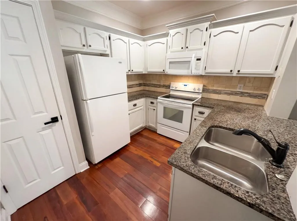 2700 Pine Tree Road Ne Unit 3006, Atlanta, Georgia 30324, 1 Bedroom Bedrooms, 0 ,1 BathroomBathrooms,Residential,For Sale,2700 Pine Tree Road Ne Unit 3006,7722111
