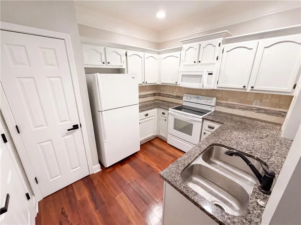 2700 Pine Tree Road Ne Unit 3006, Atlanta, Georgia 30324, 1 Bedroom Bedrooms, 0 ,1 BathroomBathrooms,Residential,For Sale,2700 Pine Tree Road Ne Unit 3006,7722111