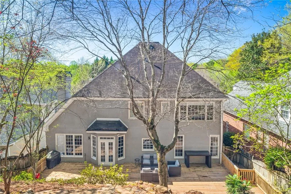 325 Ledgemont Court, Atlanta, Georgia 30342, 5 Bedrooms Bedrooms, ,4 BathroomsBathrooms,Residential,Sold,325 Ledgemont Court,7030572