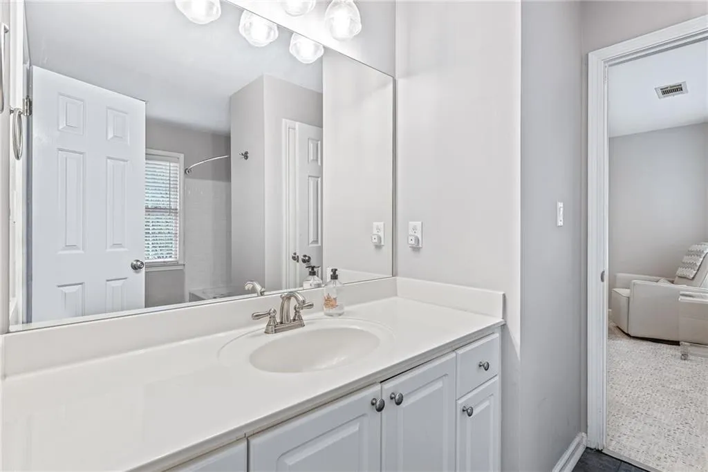 325 Ledgemont Court, Atlanta, Georgia 30342, 5 Bedrooms Bedrooms, ,4 BathroomsBathrooms,Residential,Sold,325 Ledgemont Court,7030572