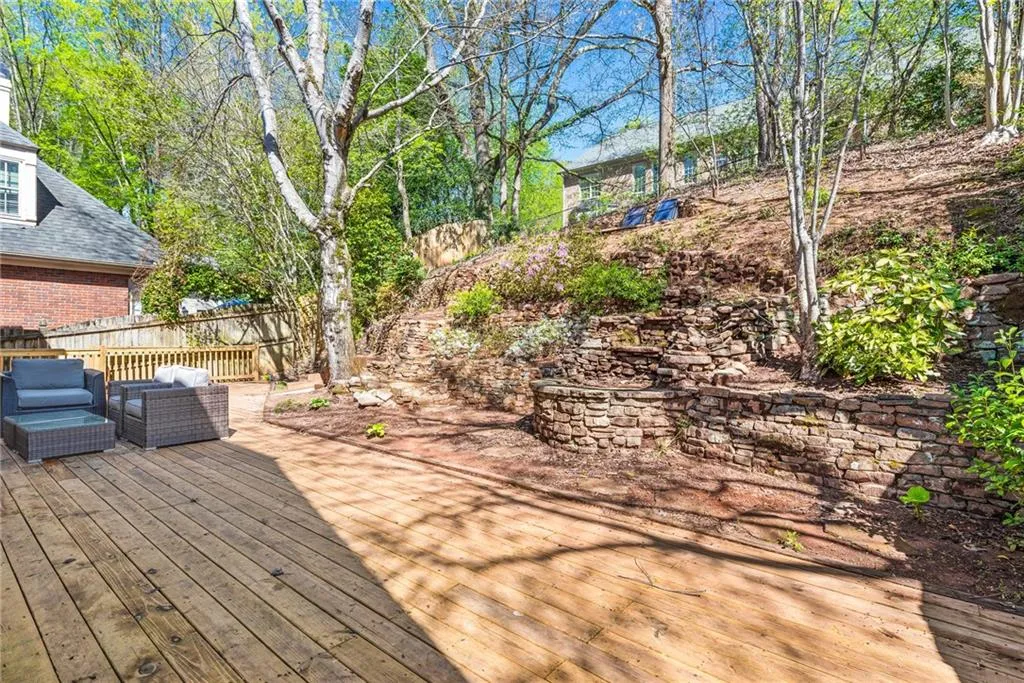 325 Ledgemont Court, Atlanta, Georgia 30342, 5 Bedrooms Bedrooms, ,4 BathroomsBathrooms,Residential,Sold,325 Ledgemont Court,7030572