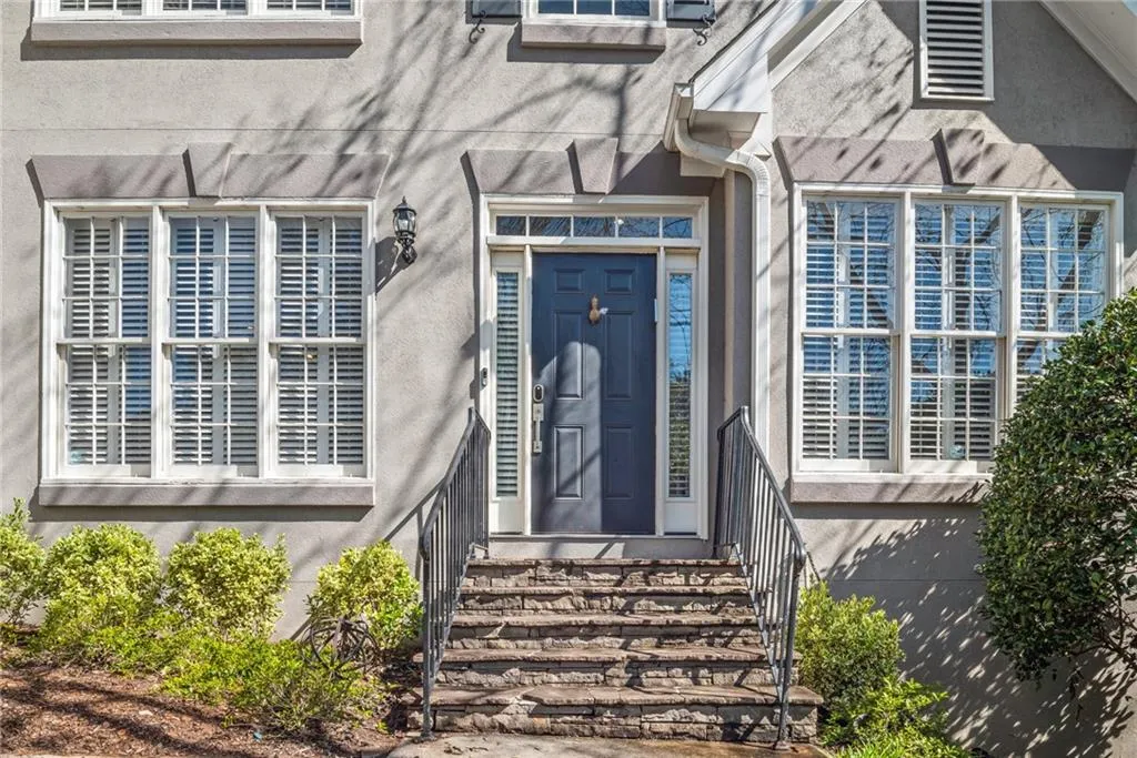 325 Ledgemont Court, Atlanta, Georgia 30342, 5 Bedrooms Bedrooms, ,4 BathroomsBathrooms,Residential,Sold,325 Ledgemont Court,7030572
