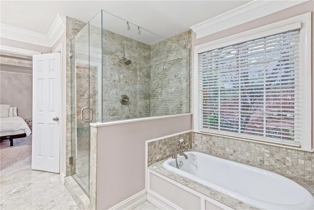 325 Ledgemont Court, Atlanta, Georgia 30342, 5 Bedrooms Bedrooms, ,4 BathroomsBathrooms,Residential,Sold,325 Ledgemont Court,7030572