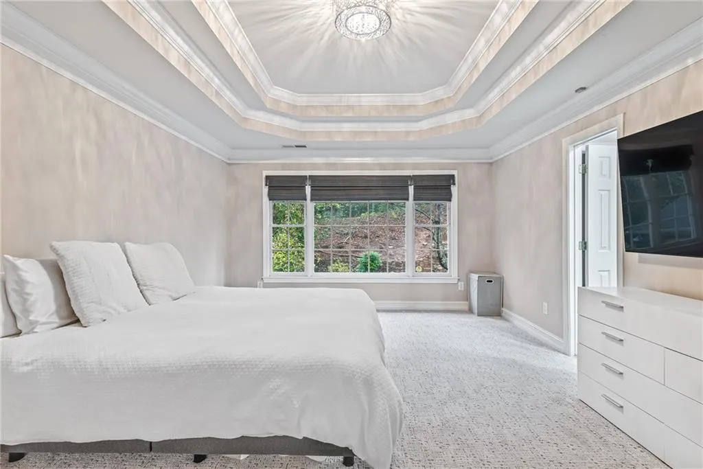 325 Ledgemont Court, Atlanta, Georgia 30342, 5 Bedrooms Bedrooms, ,4 BathroomsBathrooms,Residential,Sold,325 Ledgemont Court,7030572